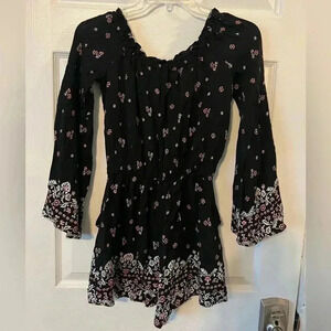 Kendall & Kylie woman’s floral romper size xs